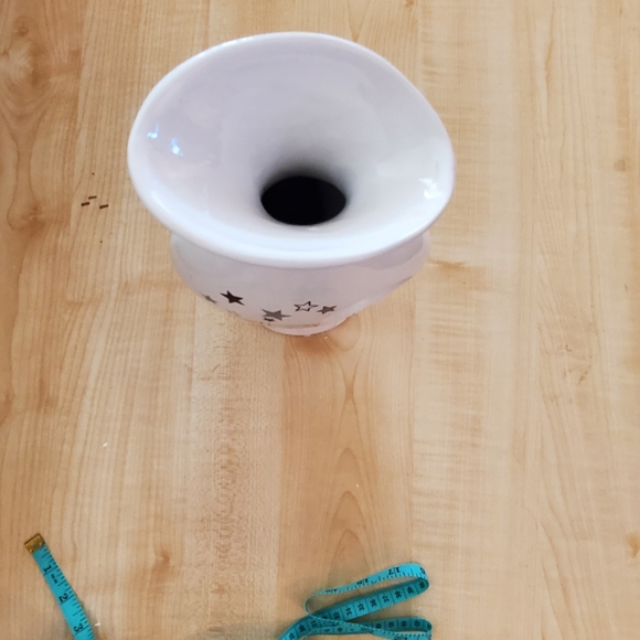 😊 Flower Vase - Picture 3 of 6